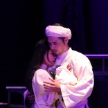 Kịch 'Yêu là thoát tội'. Nỗi cô đơn của mỗi phận người Kịch 'Yêu là thoát tội'. Nỗi cô đơn của mỗi phận người