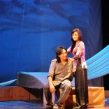 Tranh cát động với vở diễn  Tranh cát động với vở diễn